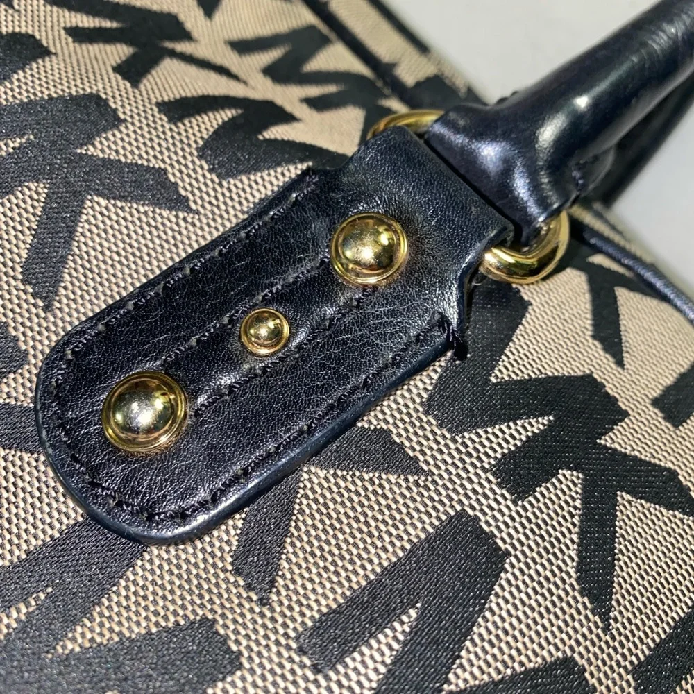 Authentic Michael Kors Satchel - Picture 10 of 16